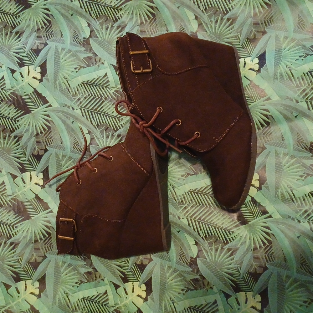 Brown Wedge Bootie Size 10 - Picture 2 of 7